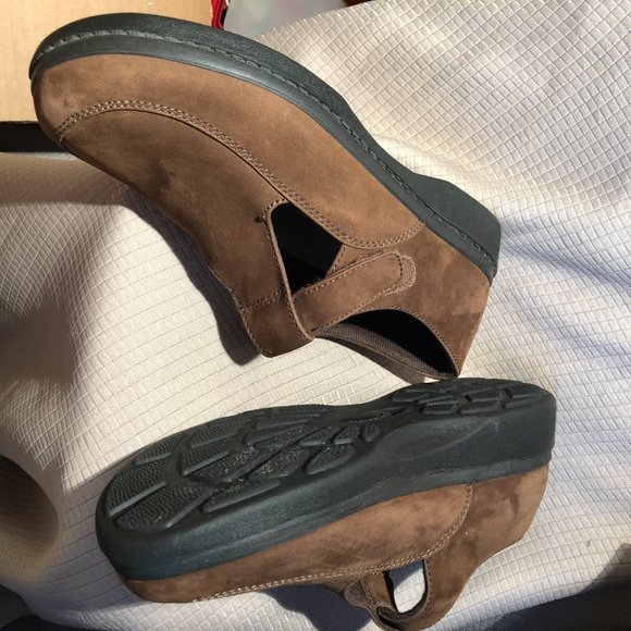 Easyspirits women Brown Nubuck Velcro, 7.5W - Picture 3 of 12